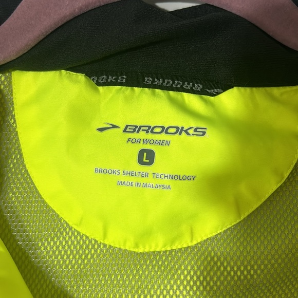 Brooks Neon Running Vest GUC - Picture 2 of 6
